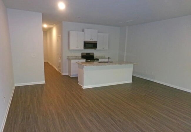 Photo - 410 Oakwood Dr NW