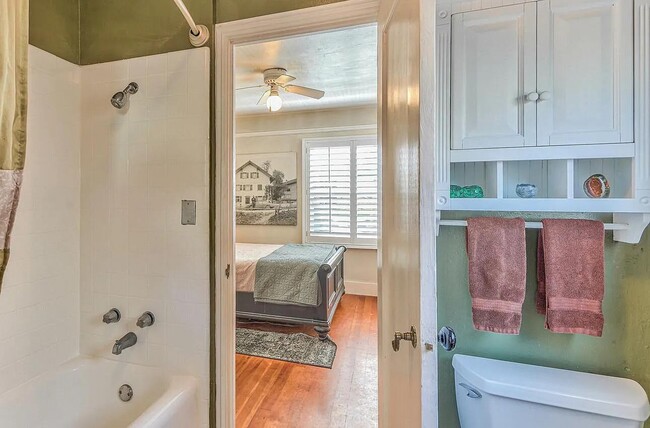 Photo - 1064 Harrison St