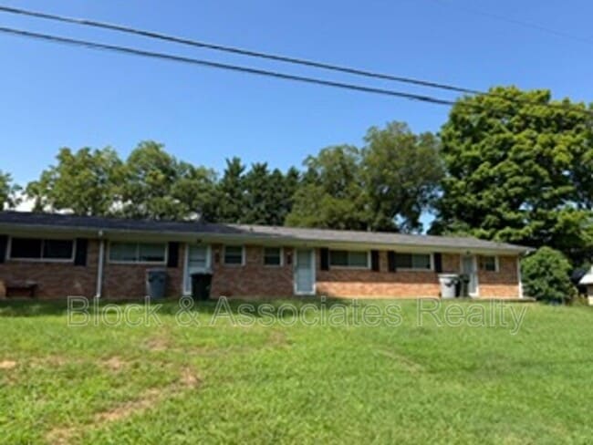 Building Photo - 136 W Pritchard St
