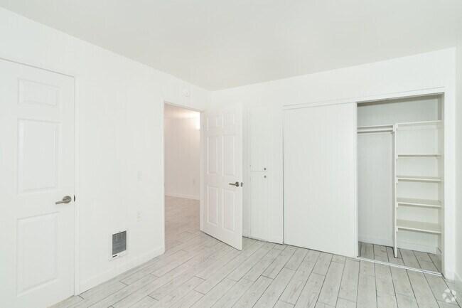 1BD, 1BA - 540SF - Bedroom
