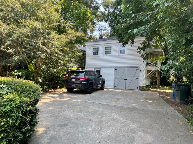 Photo - Exquisite lofted studio