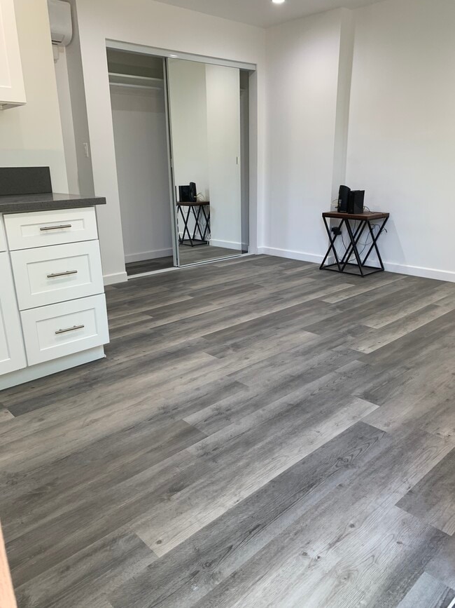 Photo - 1102 Centinela Ave