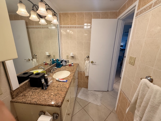 Photo - 5825 Collins Ave Unidad 6B