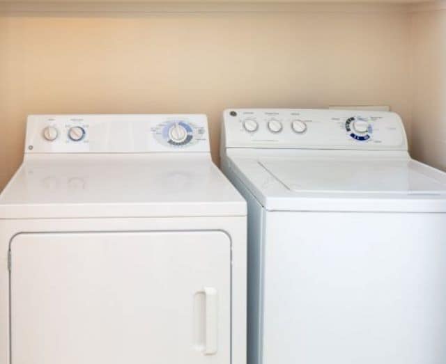 Lavadora y secadora estándar en los apartamentos