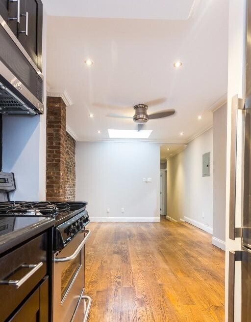 Photo - 437 W 53rd St Unidad 2A