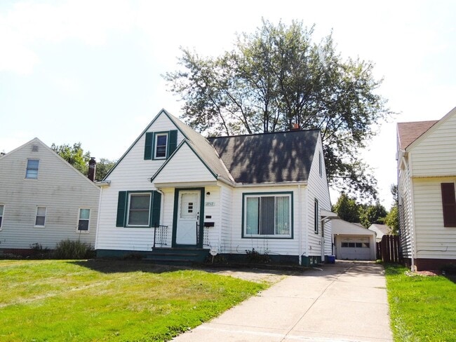 Building Photo - 3 Bed - 2 Full Bath Cape Cod for Rent!
