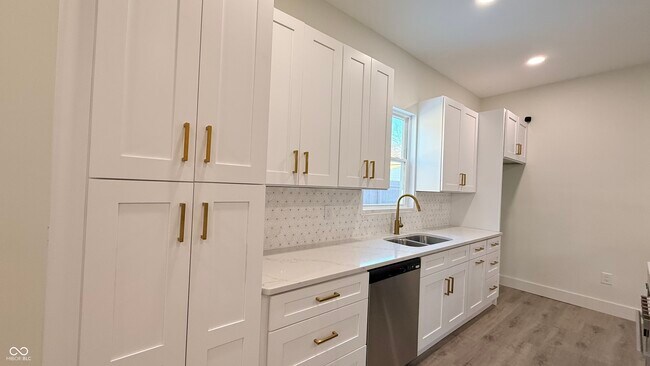 Photo - 1835 Applegate St