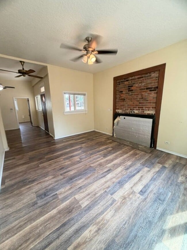 Photo - 363 E Elm St