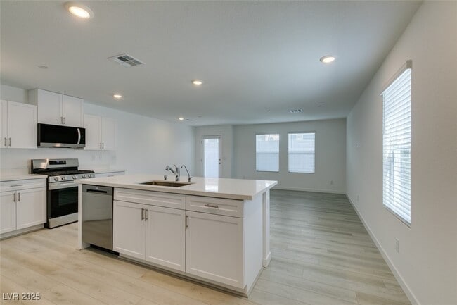 Photo - 6229 Mangler St