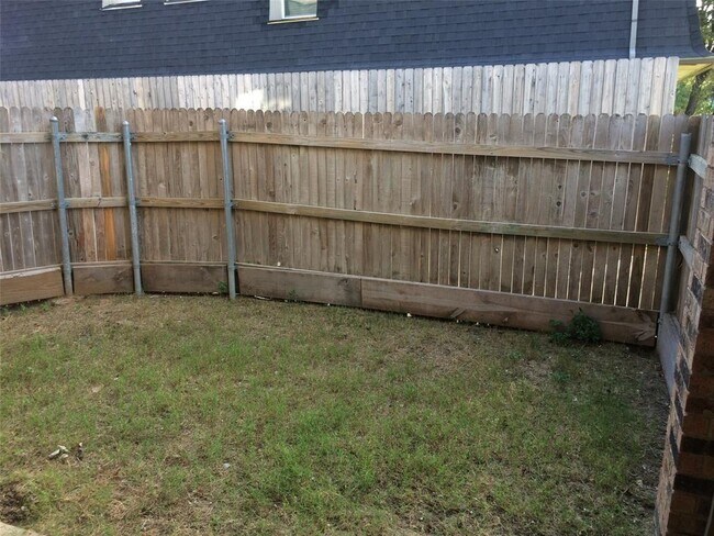 Photo - 6333 -6339 Granbury Rd,