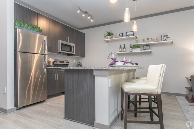 1BR, 1BA - 838SF