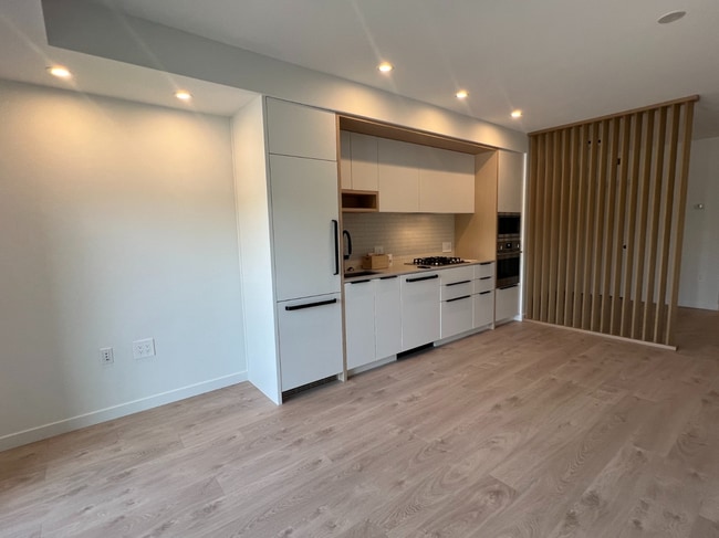 Photo - 2520 Guelph St Unit 225