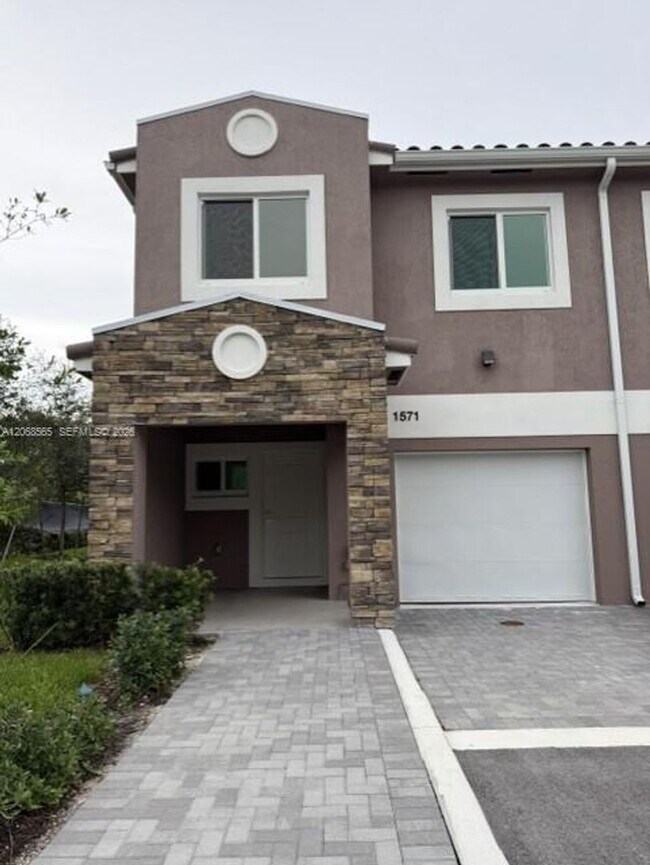 1521 NW 94th Ave