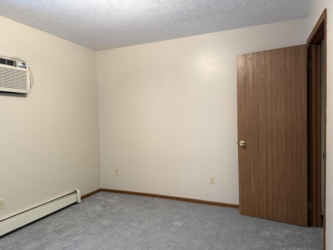 Photo - 2034 Portage Rd