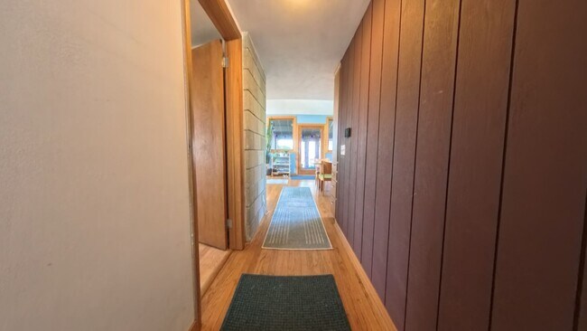 Photo - 3006 Waunona Way