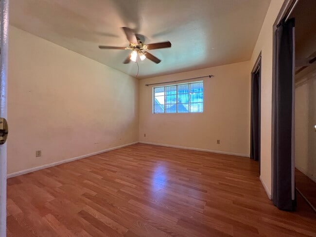 Building Photo - 2015 W Berridge Ln Unit A
