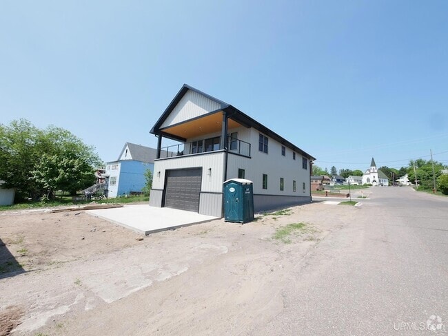 Building Photo - 1002 Minnesota St Rental