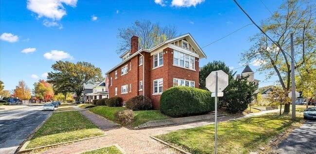 Building Photo - 616 N Cooper St Unit A