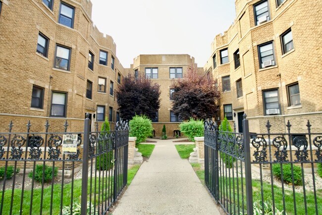 Photo - 632 W Stratford Pl Apartments Unit A08C