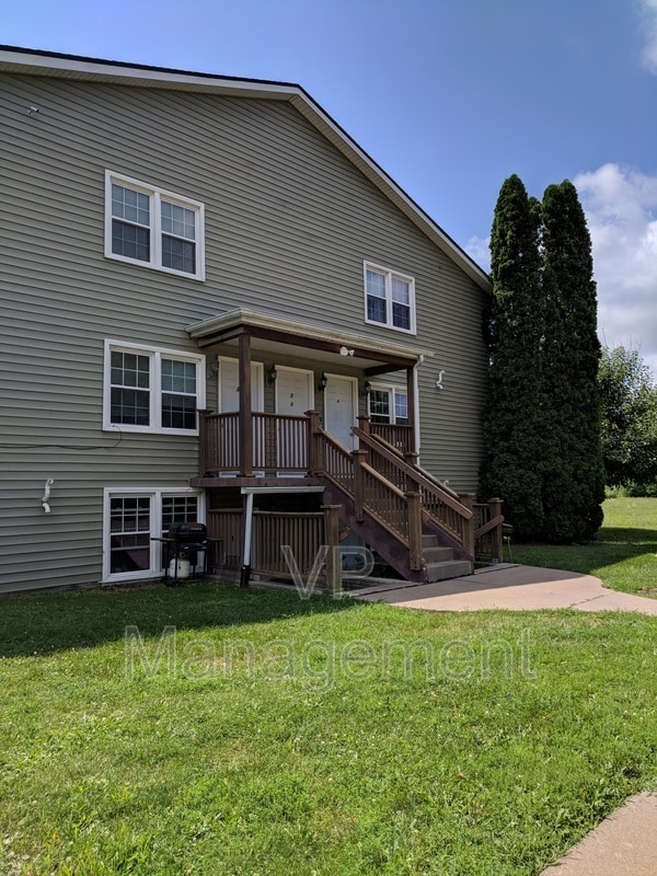 Building Photo - 2218 Emerald Dr Unit #4