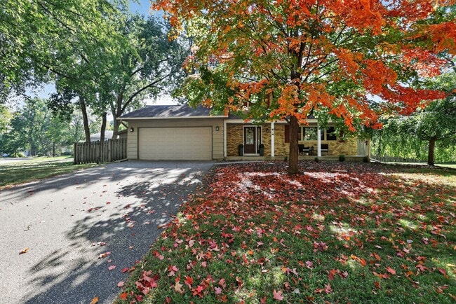 Building Photo - 1710 Shadyview Ln N Rental