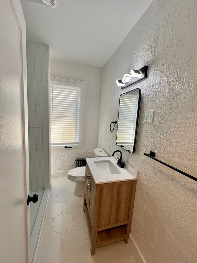 Photo - 1272 Fry Ave Unidad Down