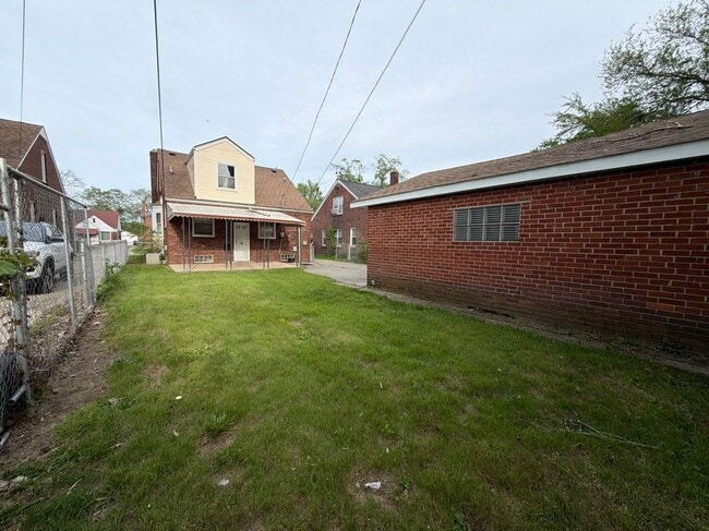 Photo - 18235 Tracey St