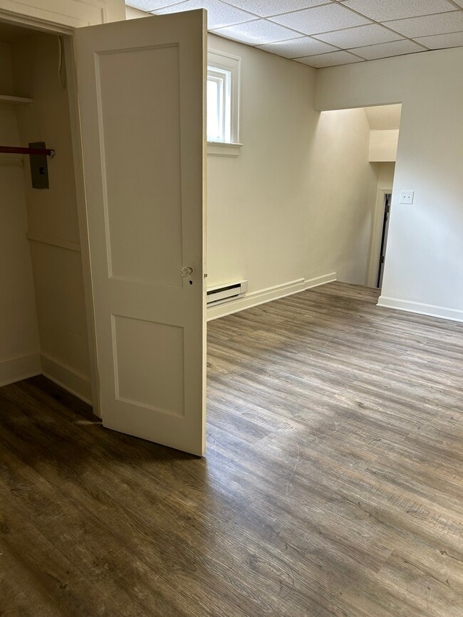 Building Photo - 940 Broad St Unit Studio Rental