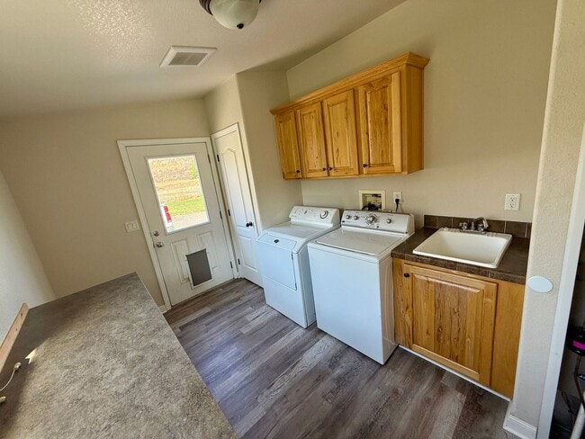 Photo - Stunning 3Bedroom 2Bath Clearwater Riverfront Home with Shop