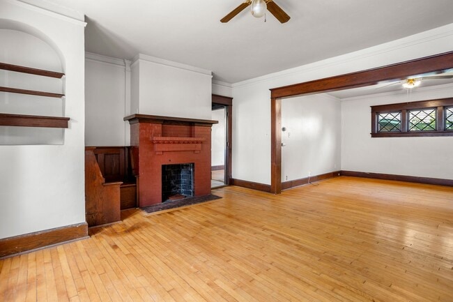 Building Photo - 123 N Maple Ave Unit 123 N Maple - Lower