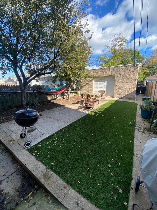 Photo - 2925 N Sacramento Ave