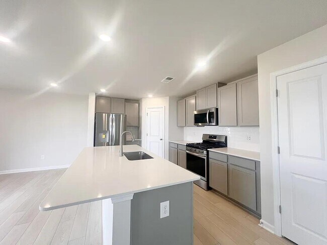 Photo - 416 Assata Ln