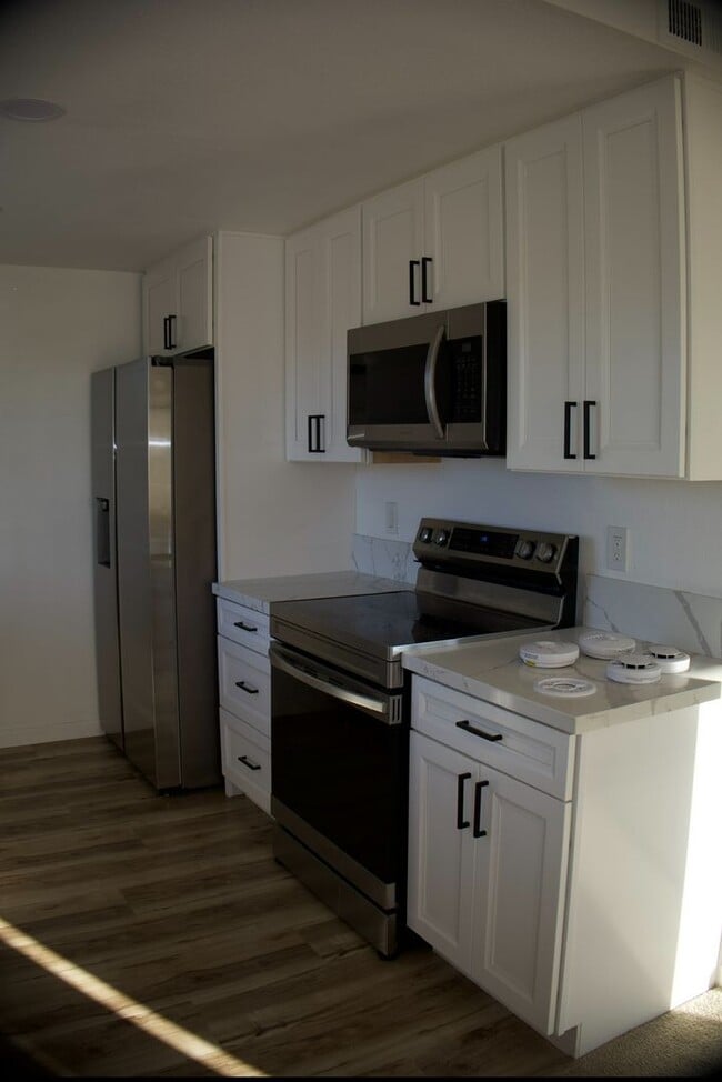 Building Photo - 2 Bedrooms 2 full baths corner condo in National City. Unit 18