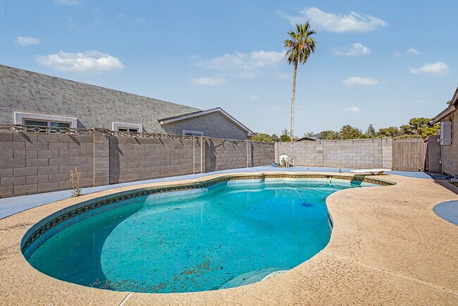 Photo - 13608 N 41st Pl