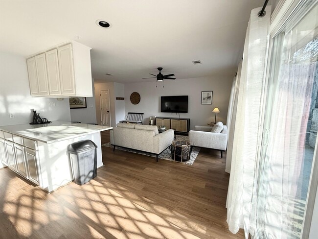 Photo - 307 Out Yonder