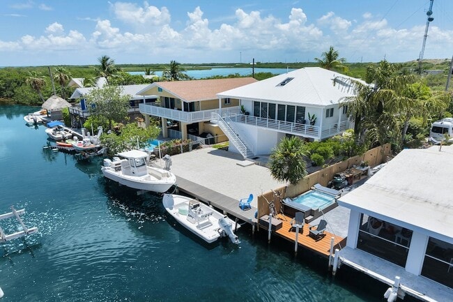 Building Photo - 121 Long Key Lake Dr