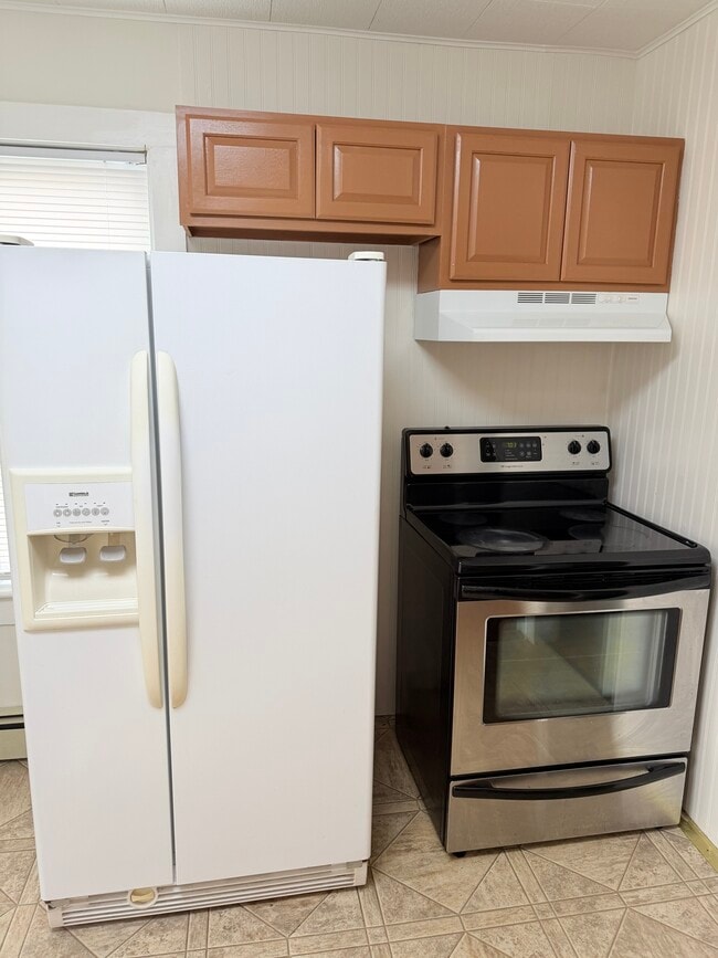 Kitchen - 310 E 4th St Unit 1B