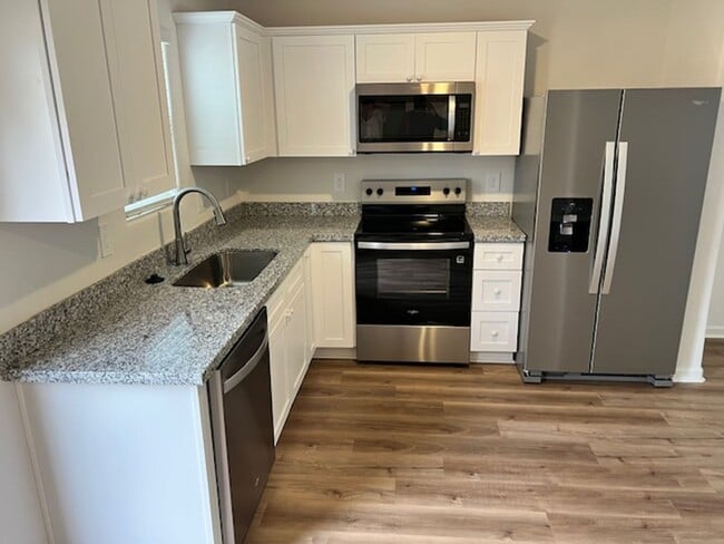 Photo - 964 Waterford Ln