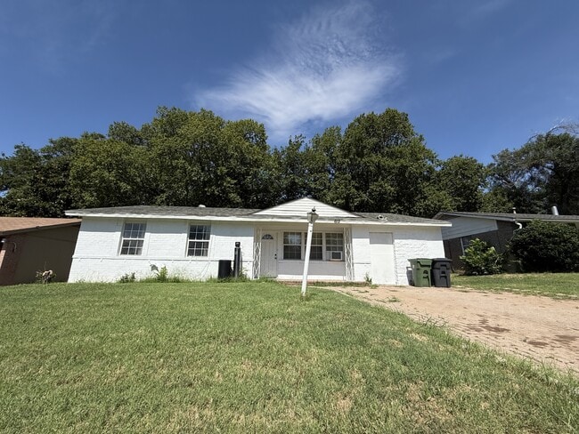 Photo - 612 Susan Dr House