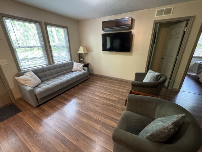 Photo - 121 Voncannon Dr Unidad A