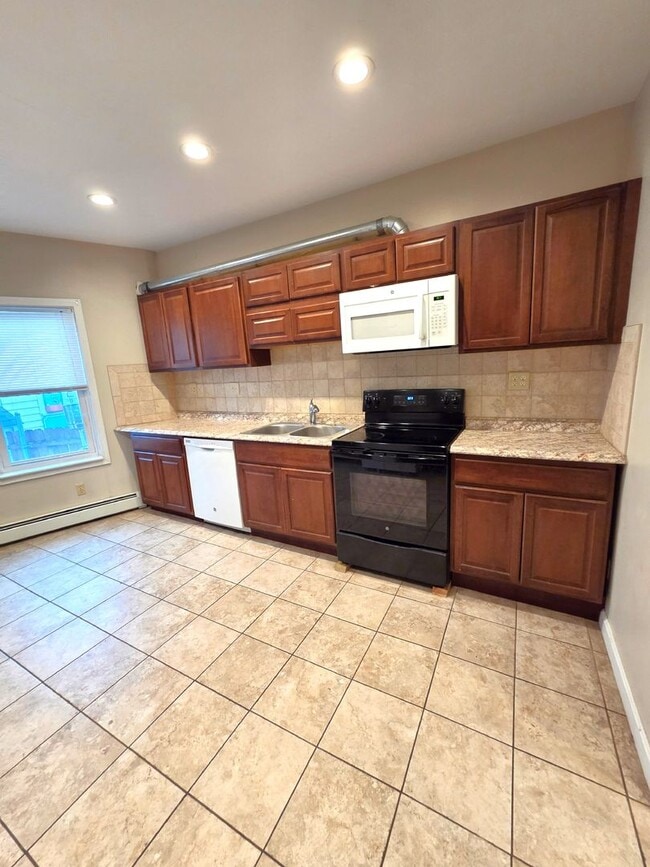 Building Photo - 1336-1340 Cranston Street