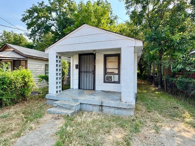 Photo - 1536 Brookins St