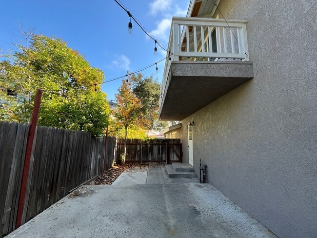 Photo - 1805 Oak St Unit 537 18th St