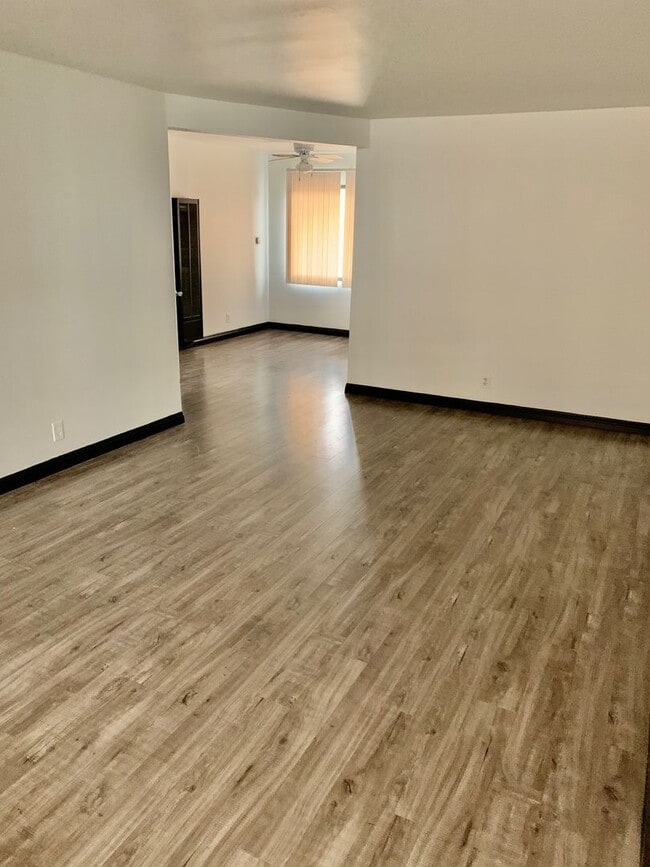Manhattan Manor LLC