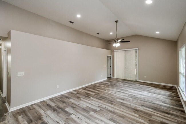 Photo - 2131 Carnes St