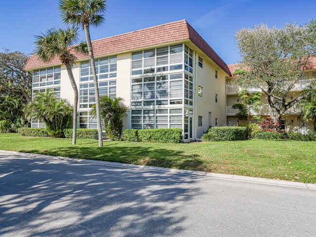 Building Photo - 5400 Jimmy Buffett Mem Hwy Unit # D24