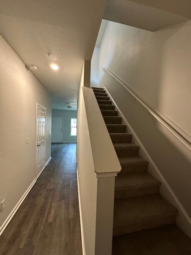 Photo - 1112 Highwood Ln