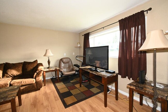 Photo - 2 bedroom in Kitimat BC V8C 1G8