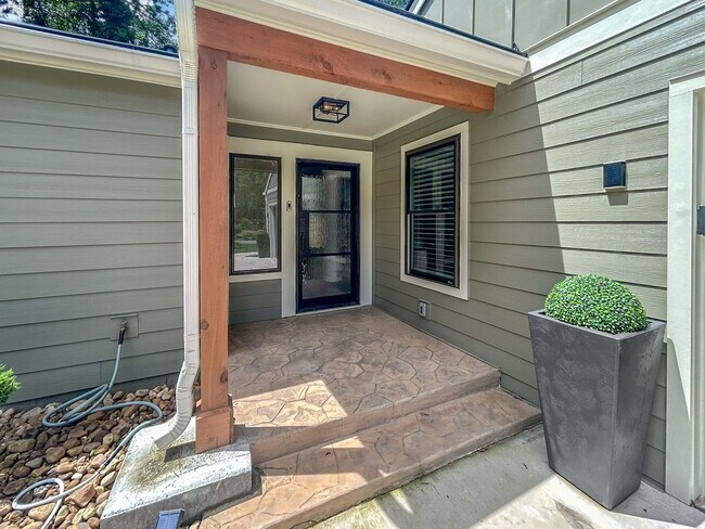 Photo - Charming East Cobb Living in Roswell Downs!