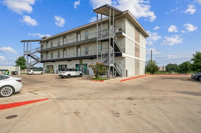 Photo - 4507 E Martin Luther King Jr Blvd Unidad 133 Rental